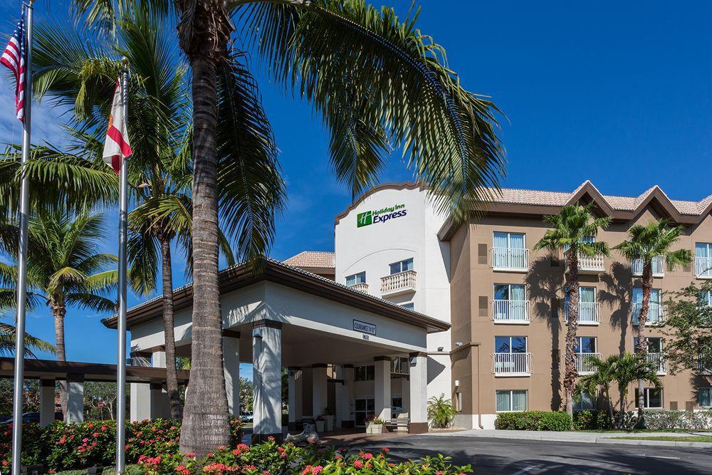 Holiday Inn Express & Suites Naples Downtown - 5Th Avenue, An Ihg Hotel Exterior foto