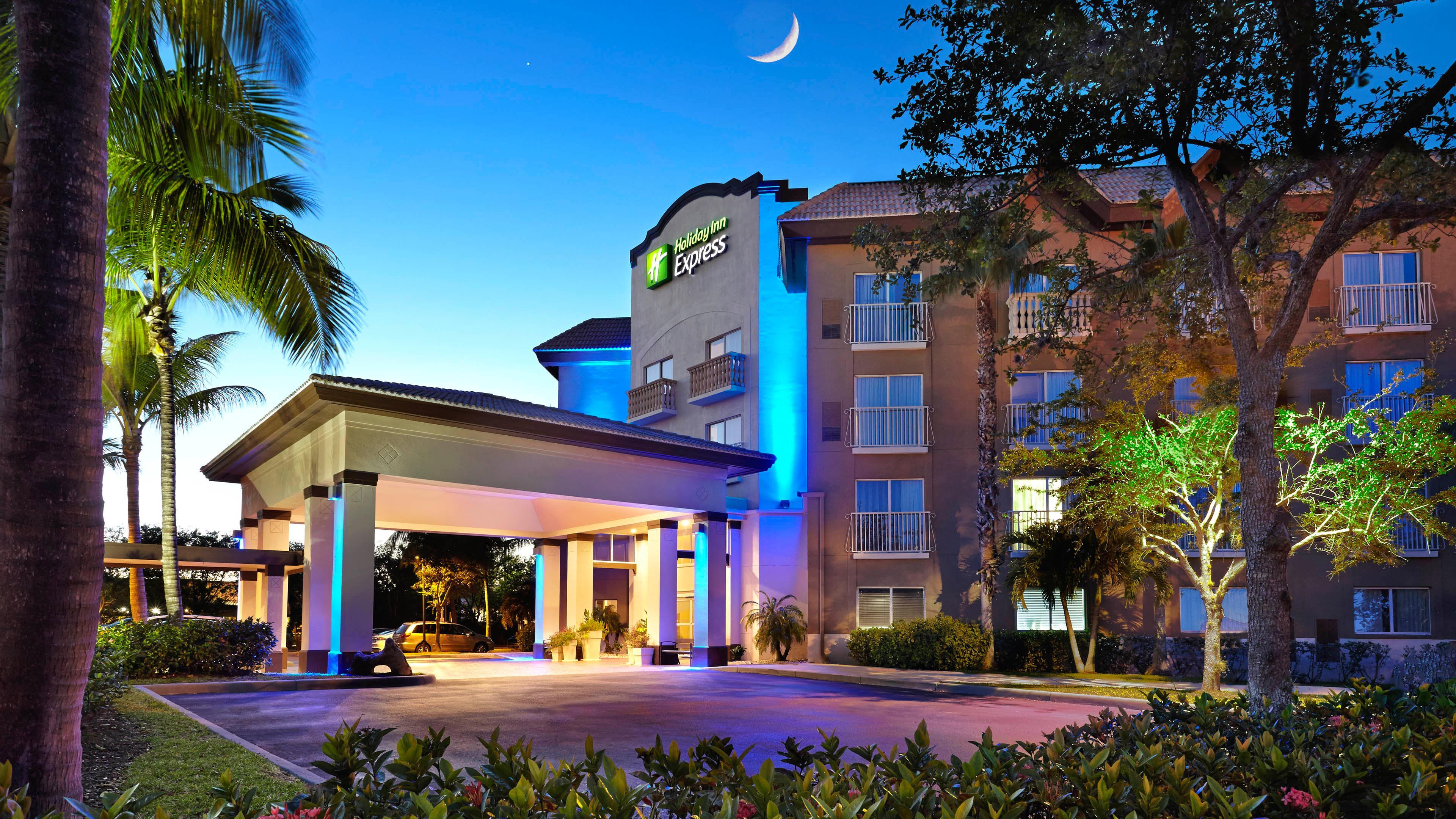 Holiday Inn Express & Suites Naples Downtown - 5Th Avenue, An Ihg Hotel Exterior foto
